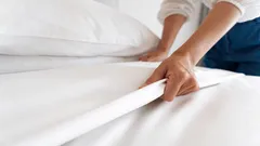 Weisse Wäsche strahlt auch ohne Auskochen und Chlor: Merken Sie sich diesen einfachen Trick